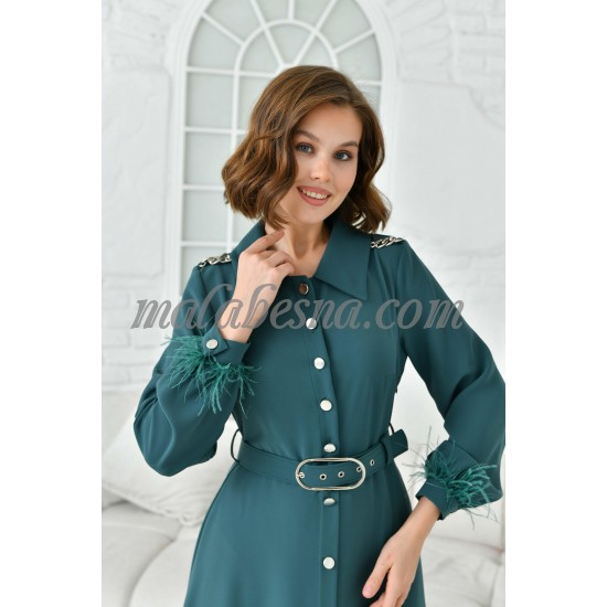 Green dress with feathers on the sleeves with belt and buttons