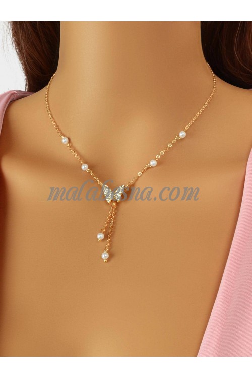 Golden necklace with heart and pearls