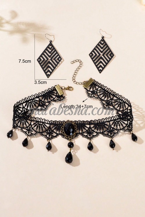 Set of black necklace and earrings with black pearls
