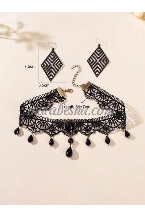 Set of black necklace and earrings with black pearls