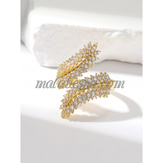 Golden ring with Zirconia