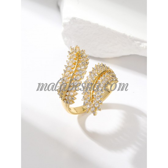 Golden ring with Zirconia