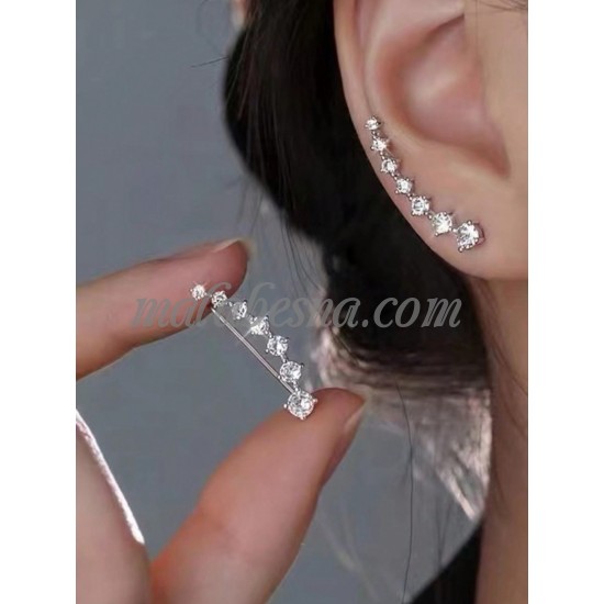 Silver earrings with diamond in the middle