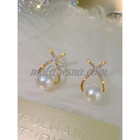 Pair of Rhinestone Stone and Pearl Stud Earrings Pair of Rhinestone Stone and Pearl Stud Earrings