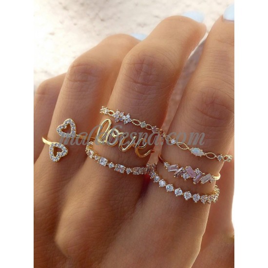 7 golden rings set with various patterns 7 golden rings set with various patterns