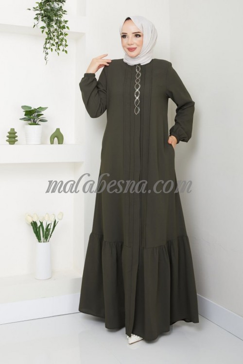 Green abaya with pattern on the chest with zipper and layer from down