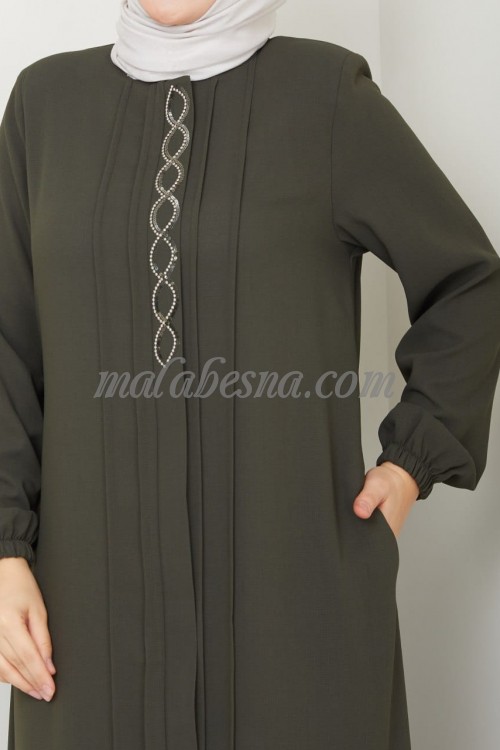 Green abaya with pattern on the chest with zipper and layer from down
