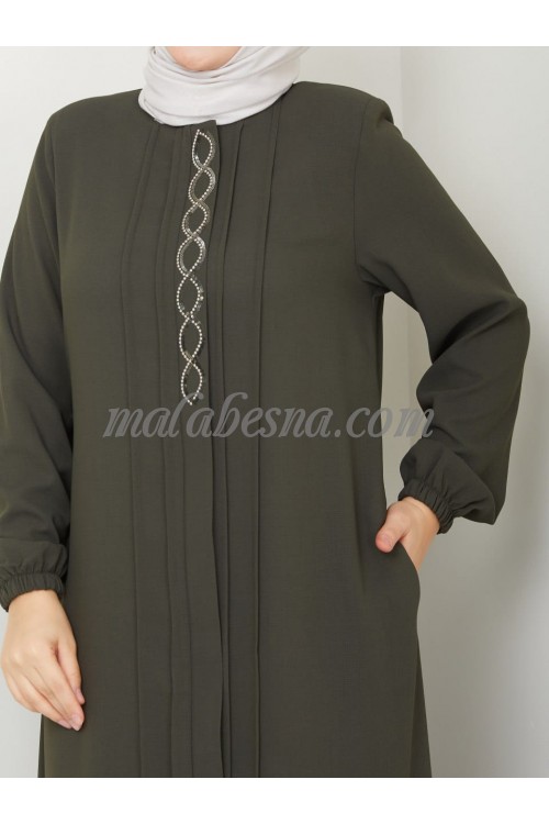 Green abaya with pattern on the chest with zipper and layer from down