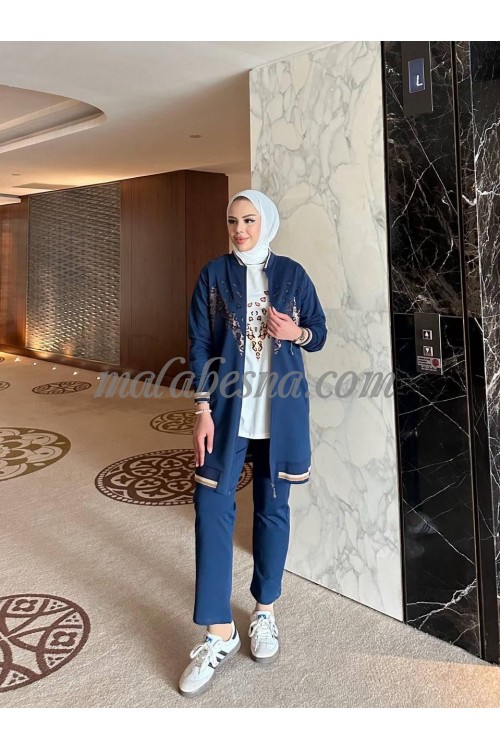 3 Pieces dark blue tracksuit with white shirt and patterns on the jacket