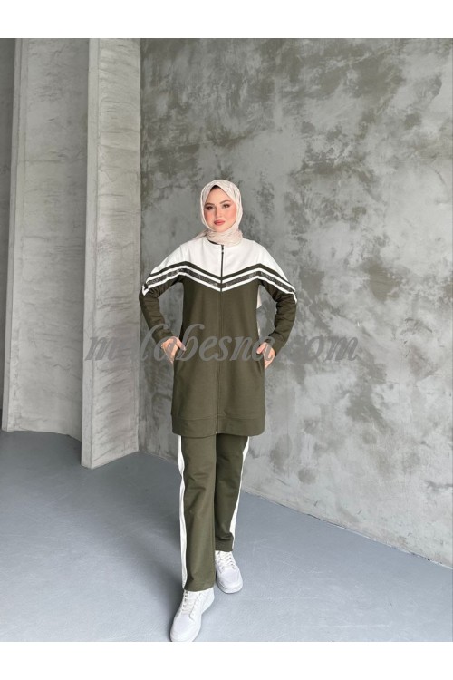 2 Pieces oily green tracksuit with white on top and lines on the shoulders