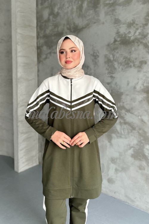 2 Pieces oily green tracksuit with white on top and lines on the shoulders