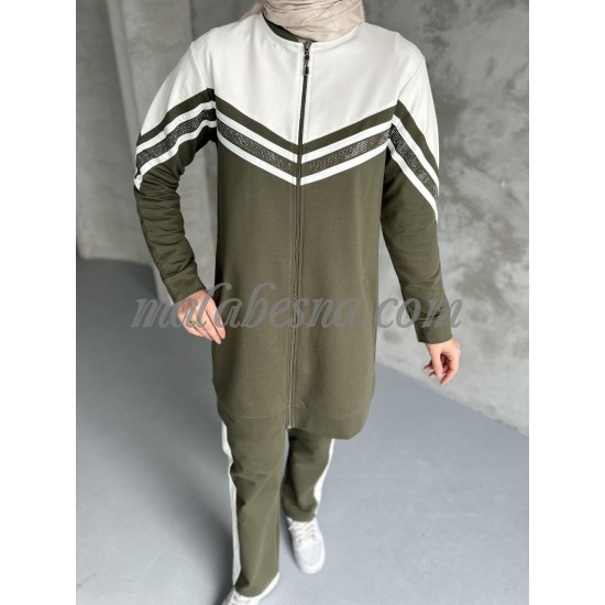 2 Pieces oily green tracksuit with white on top and lines on the shoulders 2 Pieces oily green tracksuit with white on top and lines on the shoulders