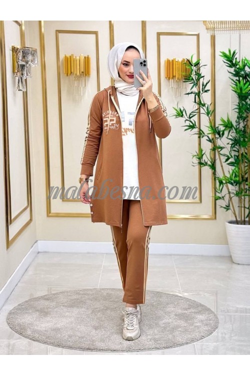 3 Pieces caramel training suit with beige pattern on the jacket and white shirt