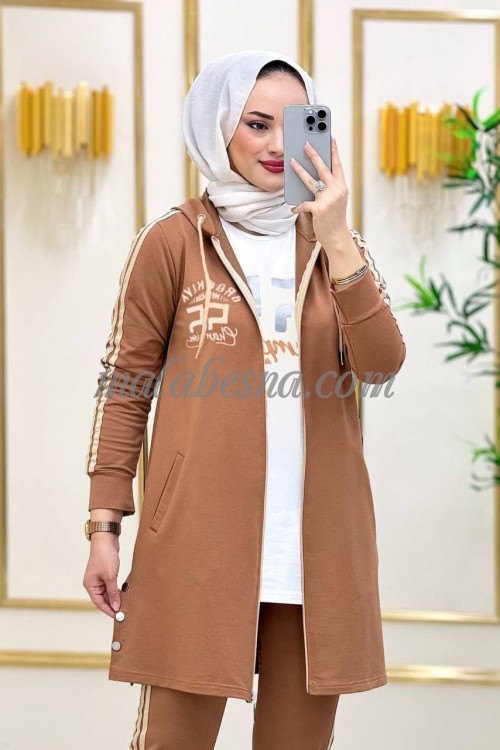 3 Pieces caramel training suit with beige pattern on the jacket and white shirt
