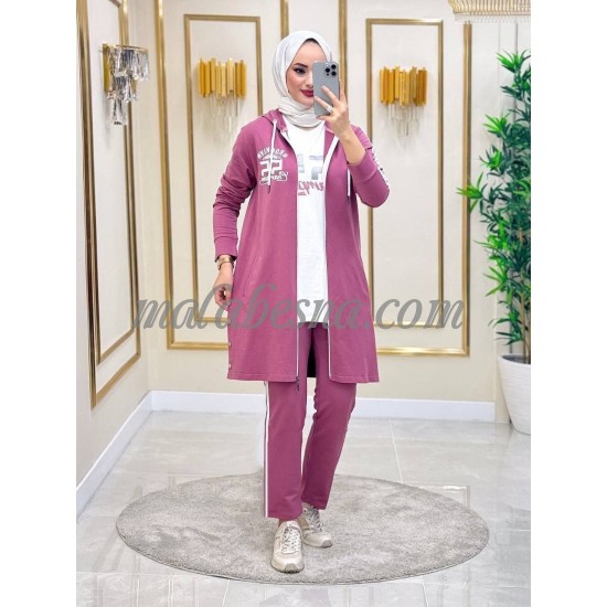 طقم رياضي 3 قطع لون زهر مع نقشة لون أبيض على الجاكيت و بلوزة لون أبيض طقم رياضي 3 قطع لون زهر مع نقشة لون أبيض على الجاكيت و بلوزة لون أبيض