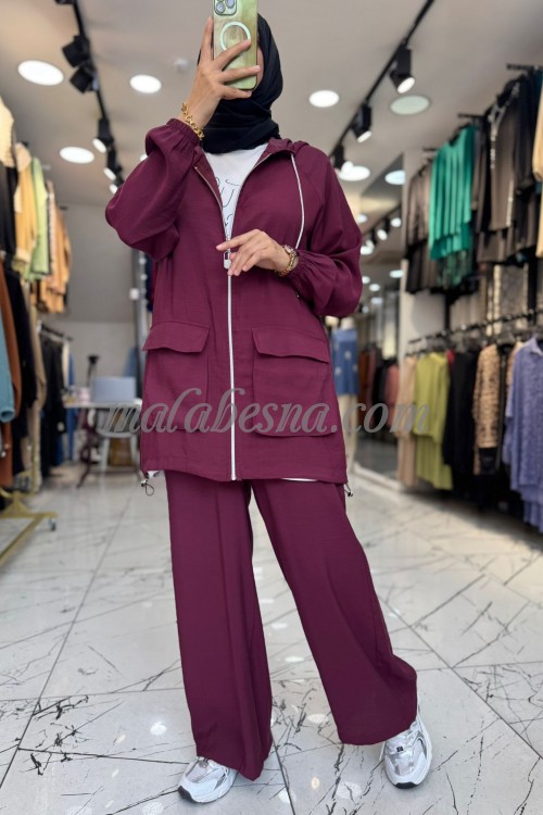 3 Pieces burgundy suit with pocket on the jacket