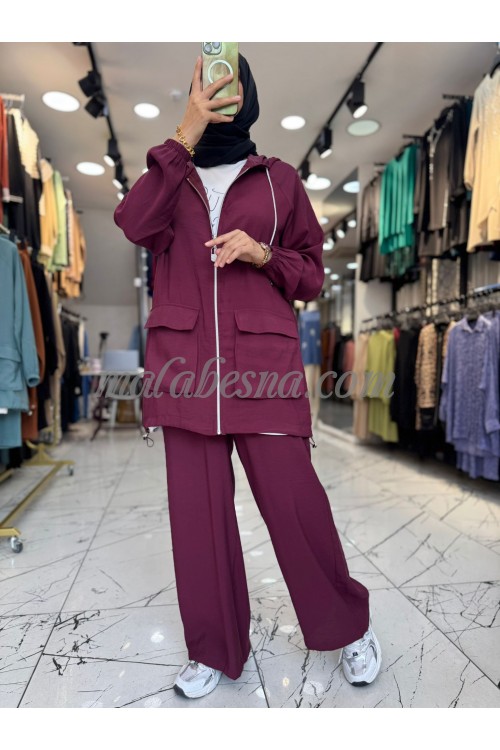 3 Pieces burgundy suit with pocket on the jacket