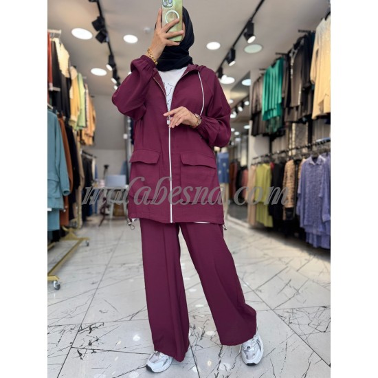 3 Pieces burgundy suit with pocket on the jacket 3 Pieces burgundy suit with pocket on the jacket