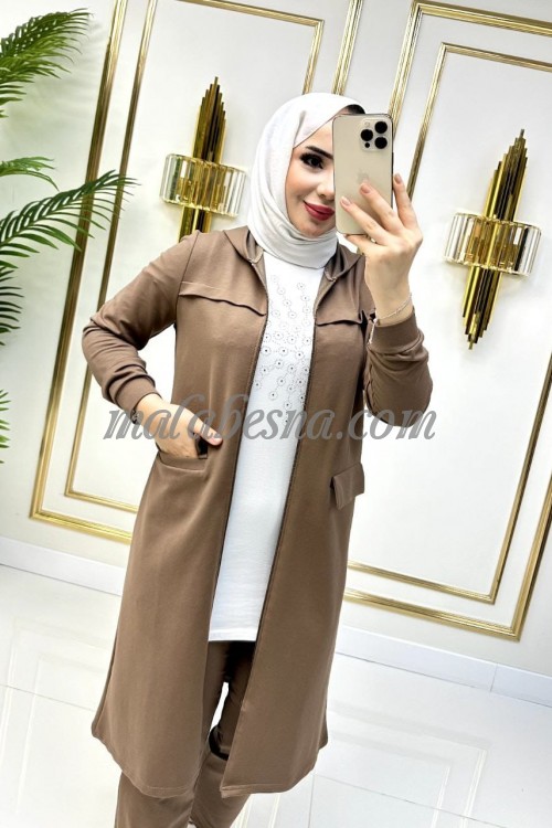 3 Pieces beige suit with pocket on the jacket