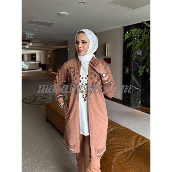 3 pieces beige suit with tiger pattern 3 pieces beige suit with tiger pattern